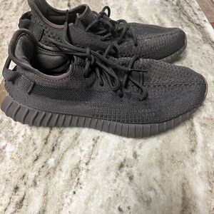 Men's black size 10.5 Yeezy Boost shoes